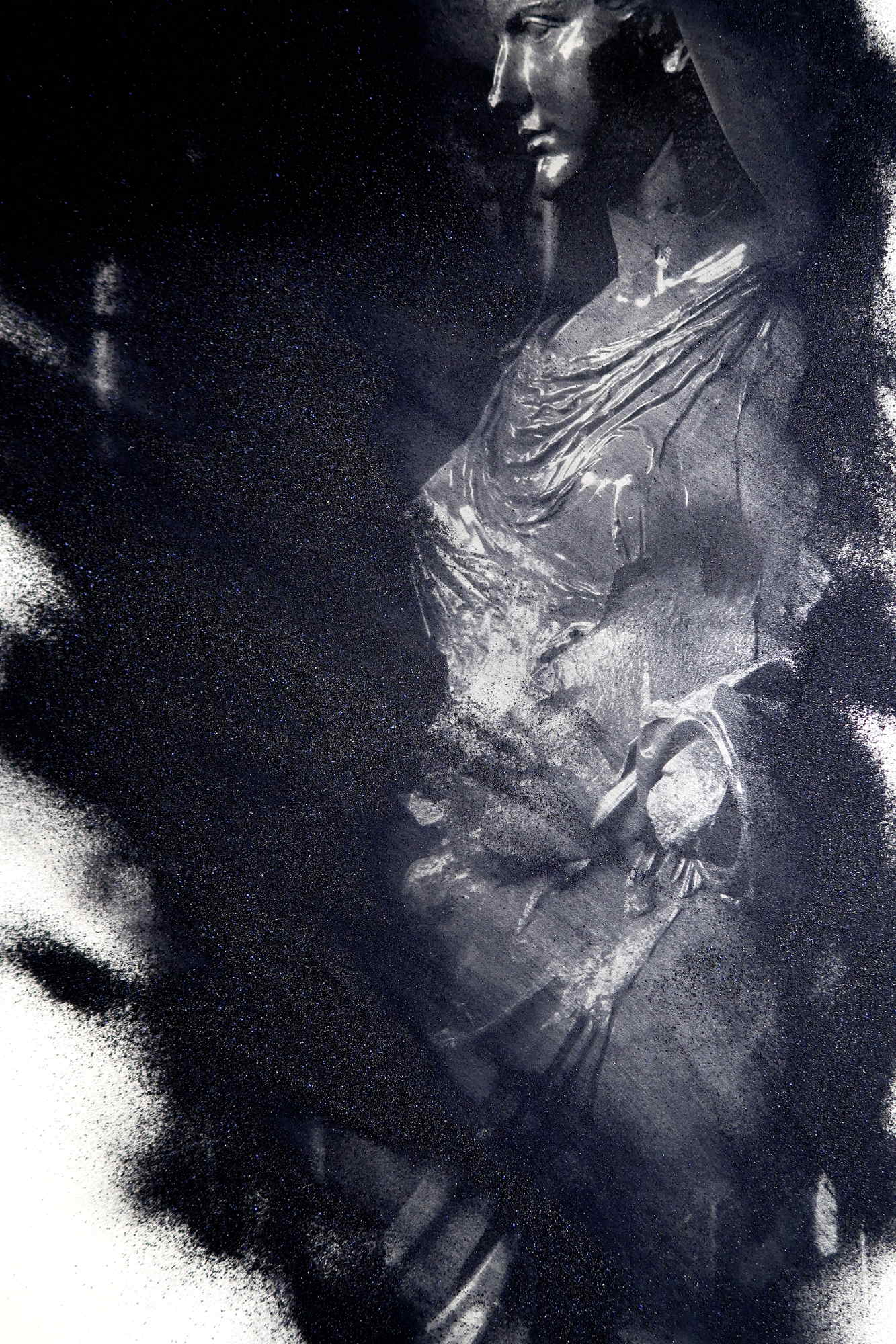 Art photo. Scultura in marmo nero. Roma. Resinotipia o resinopigmentipia Art photo. Scultura in marmo nero. Roma. Resinotipia o resinopigmentipia