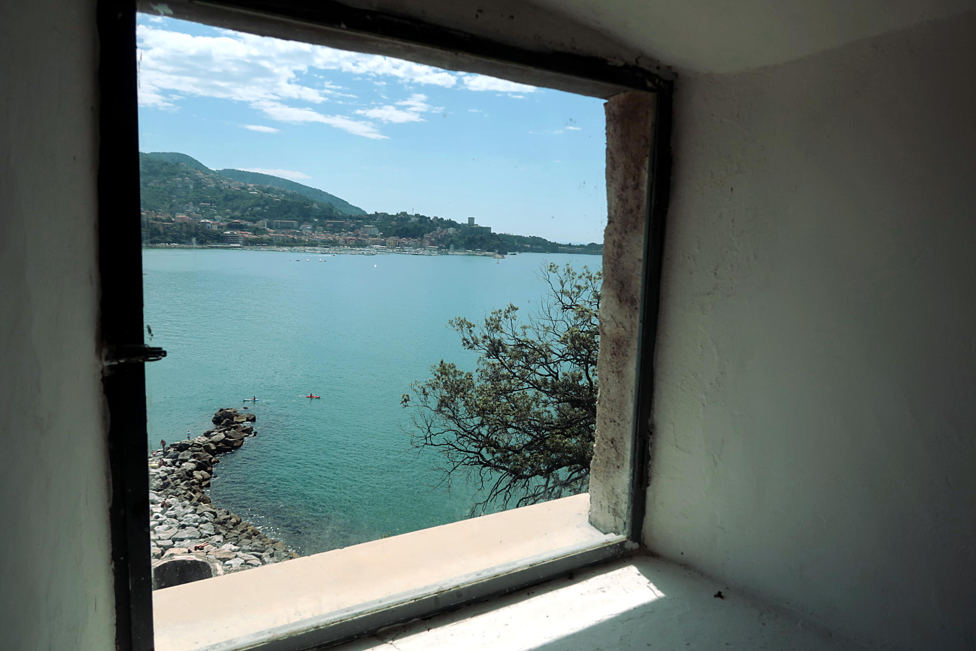 Arte La Spezia. Arte A mare. Castello di San Terenzo - Lerici Arte La Spezia. Arte A mare. Castello di San Terenzo - Lerici