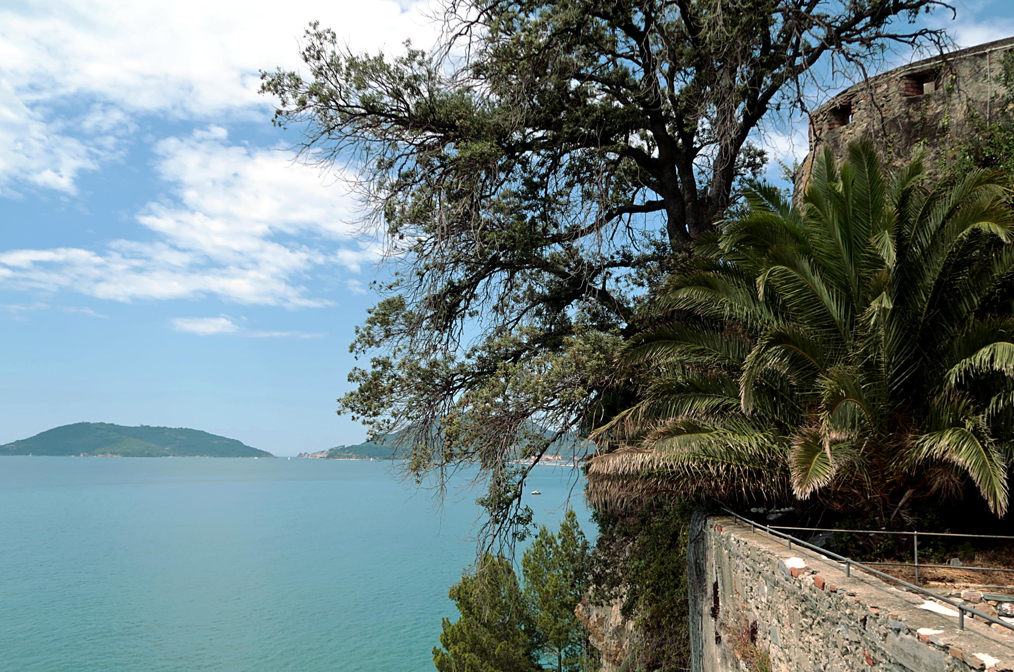 Arte a Lerici. Castello di San Terenzo - Baia Lerici Arte a Lerici. Castello di San Terenzo - Baia Lerici